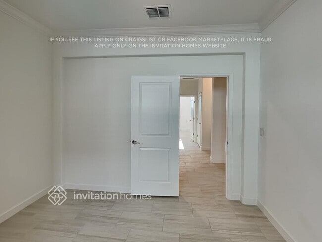 Building Photo - 14318 17th Ct E