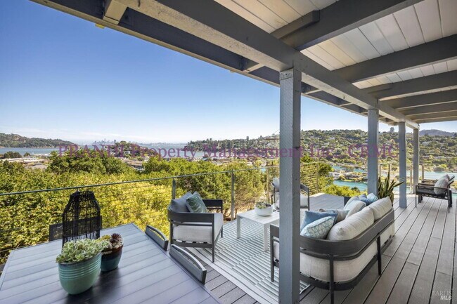 Building Photo - Resort Style Living in Prime Tiburon Location!