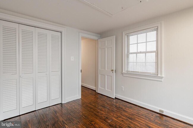 Building Photo - 511 Wilkes St
