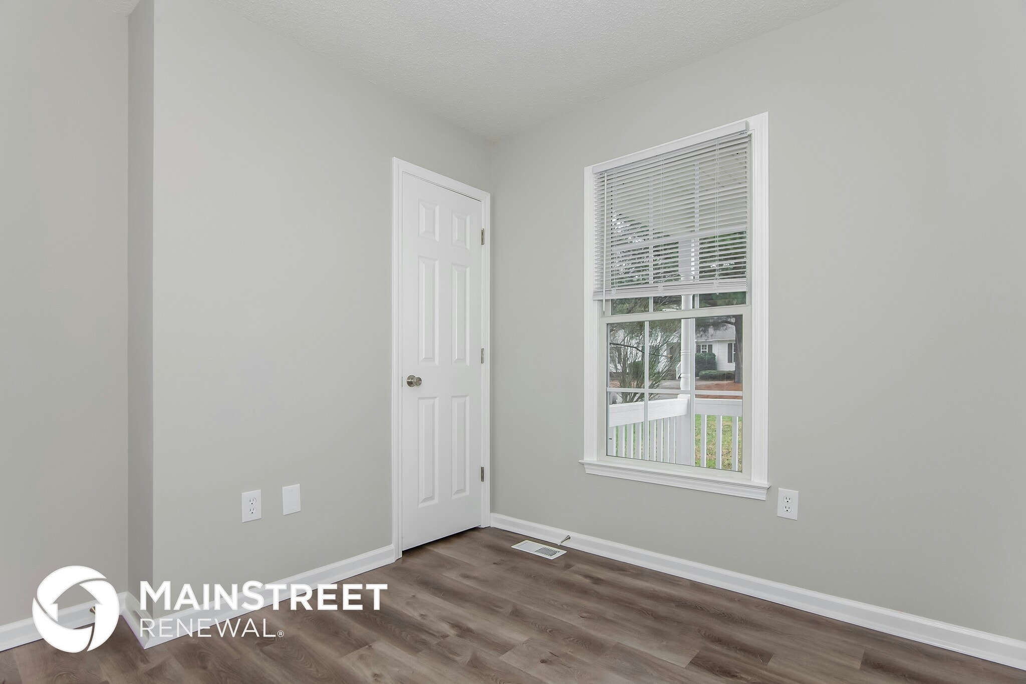 Building Photo - 1367 Hidden Valley Dr