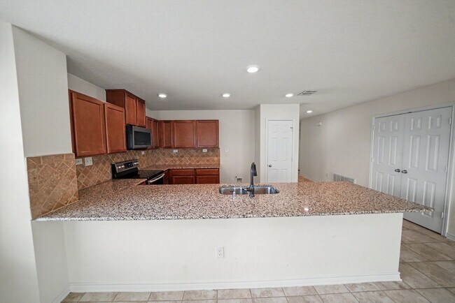 Building Photo - Stylish 3BR + Flex Home with Solar Near Randolph AFB - Realtor Commission: $500