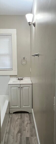 Building Photo - 1943 W Bethune St