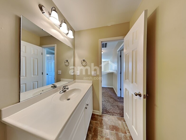 Building Photo - 218 Spinel Ln