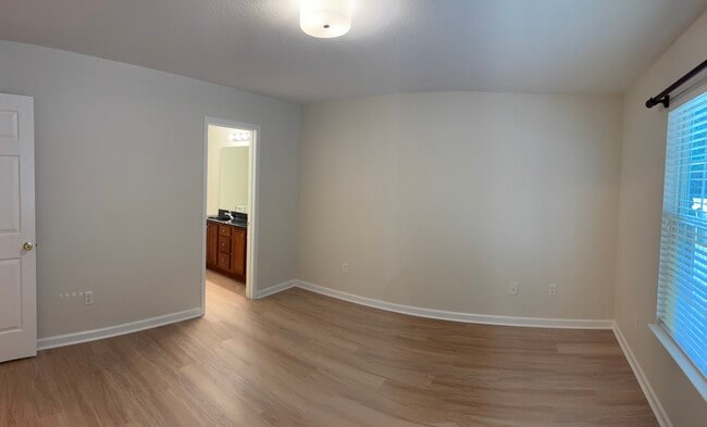 Building Photo - 83 Birkshire Way