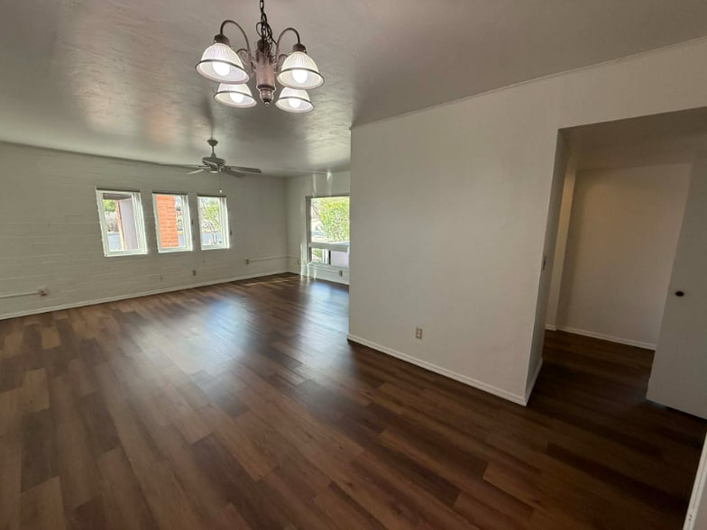 Building Photo - 348 W Via Del Heroe