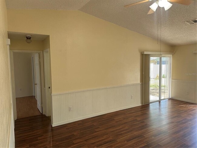 Building Photo - 5 Spring Loop Cir