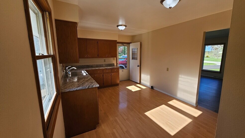Building Photo - 499 Adeline Dr