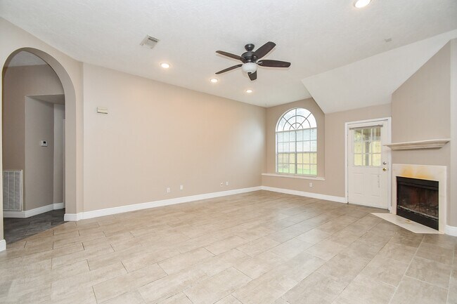Building Photo - 14935 Chestnut Falls Dr