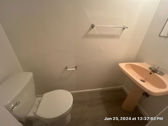 Building Photo - Hearthsone Condo