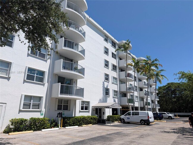 Building Photo - 210 Seaview Dr