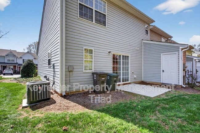 Building Photo - 138 Tannenbaum Cir