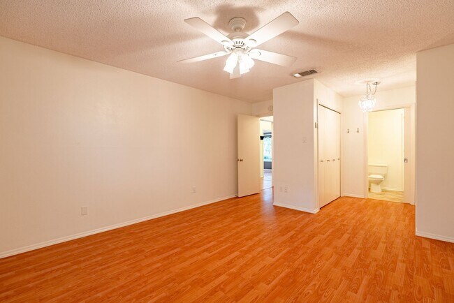 Building Photo - Stunning 2 Bedrooms, 2 Bathrooms in Quail ...