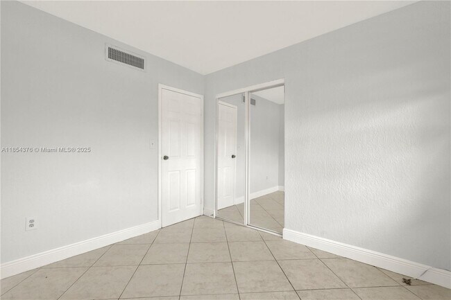 Building Photo - 1335 W 68th St