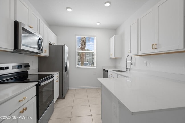 Building Photo - 40 Crisanto Rd