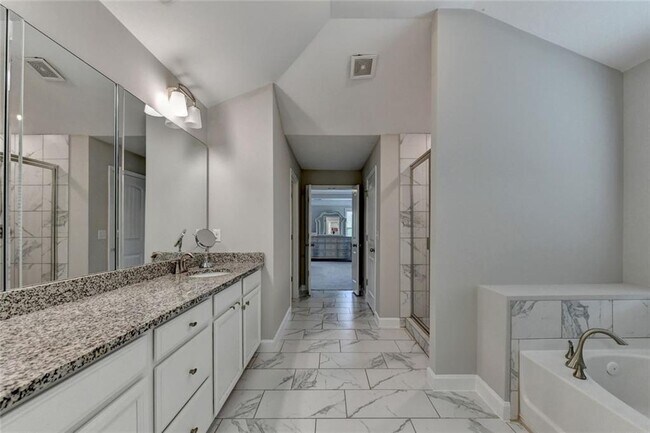 Building Photo - 6035 Ashborough Park