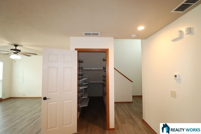 Building Photo - Large 3 bedroom, 2.5 Bath townhome available now!