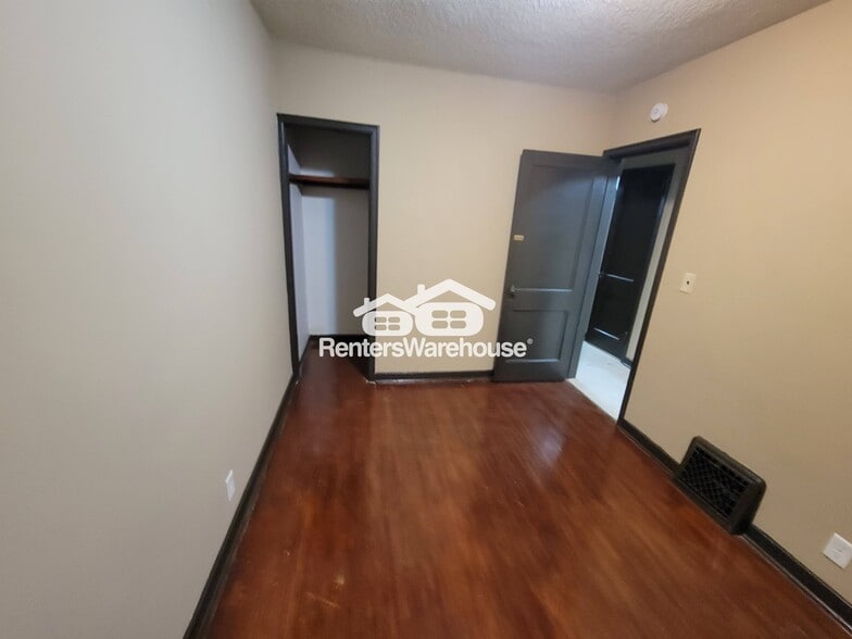 Building Photo - 403 N Dewey St