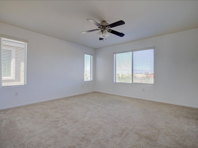 Building Photo - 3 Bedroom 2 1/2 Bathroom