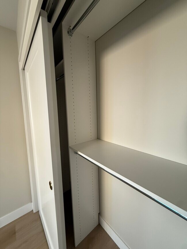 Building Photo - 8507 Croydon Ave