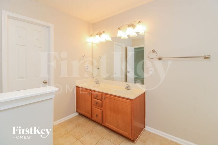Building Photo - 4609 Meadowside Terrace