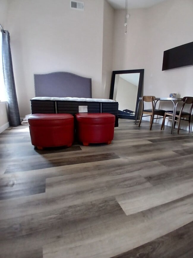 Building Photo - Spacious Modern Studio – Fully Furnished &...