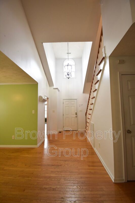 Building Photo - 112 Camrose Ct