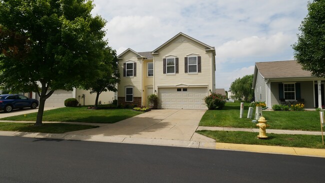 Building Photo - 898 Stonehurst Dr