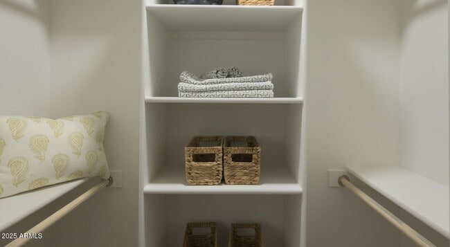 Building Photo - 98 S River Dr