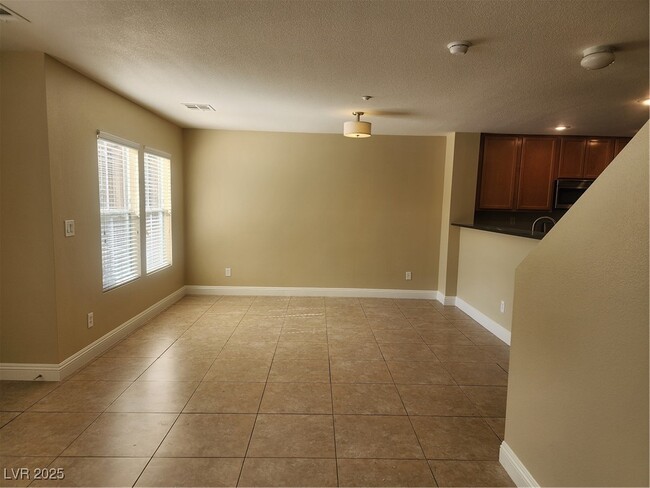 Building Photo - 2084 Waterlily View St