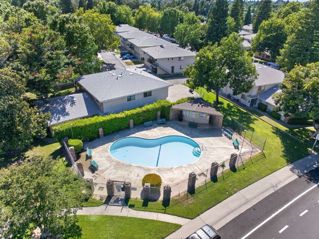 Building Photo - Charming 2-Bed Condo Retreat in Citrus Heights