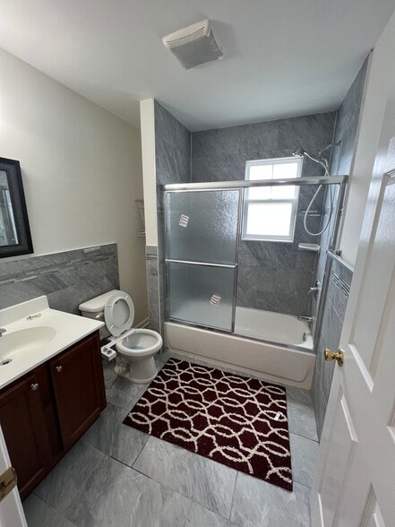 Building Photo - 93 Longfellow St