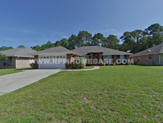 Primary Photo - Beautiful Home with New Appliances in Quie...