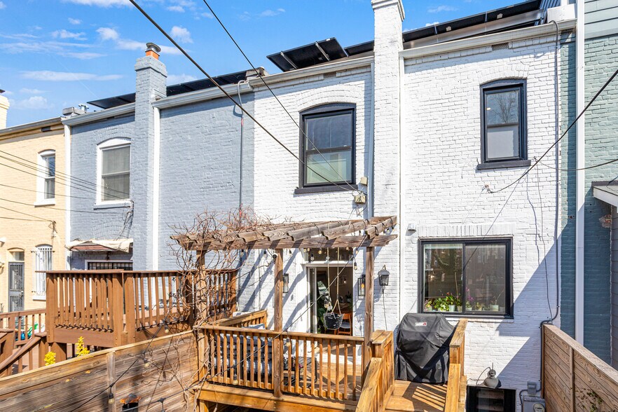 Yard - 118 15th St NE