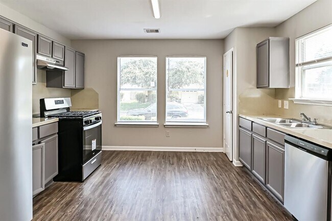 Building Photo - 8134 Old Maple Ln