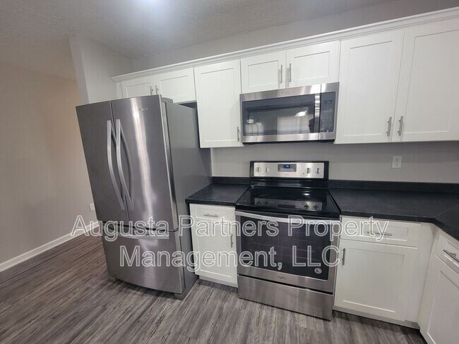 Building Photo - 142 Oakridge Dr