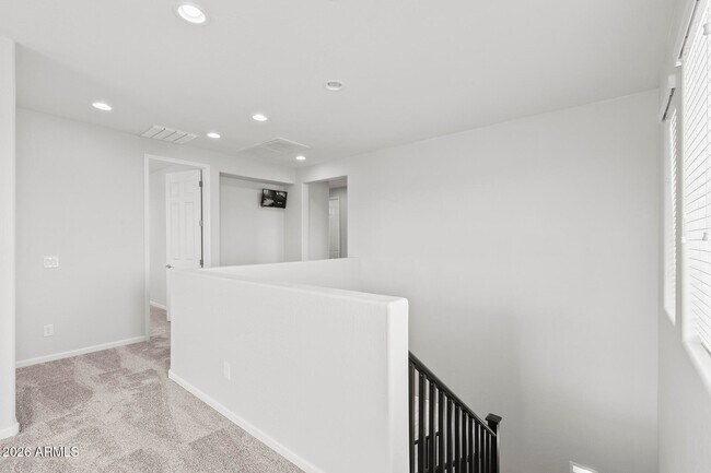 Building Photo - 130 N Bay Dr