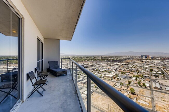 Building Photo - Furnished High rise Just Off the Las Vegas...