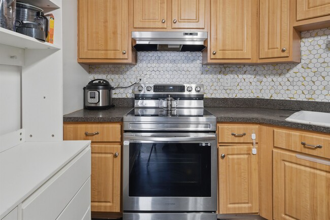 Building Photo - 1508 Harmon Cove Tower
