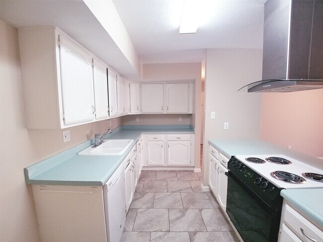 Building Photo - 6927 Tara Dr