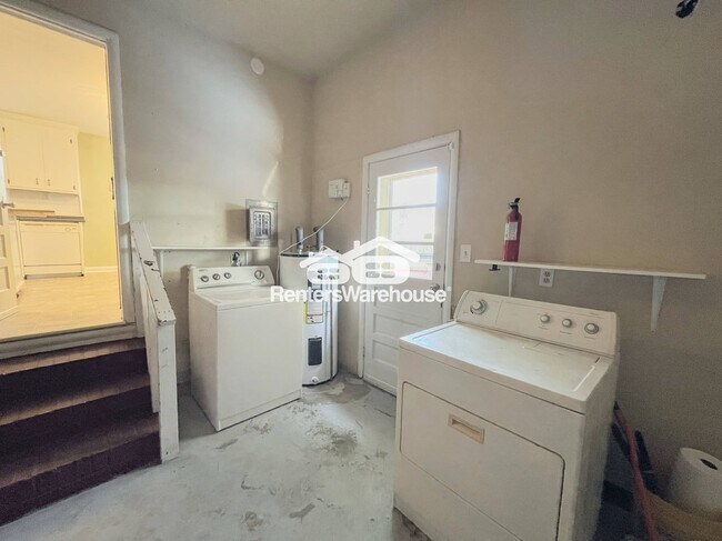 Building Photo - 3904 S Rd