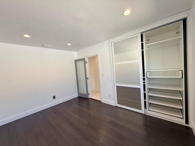 Building Photo - 9354 Glory Ave