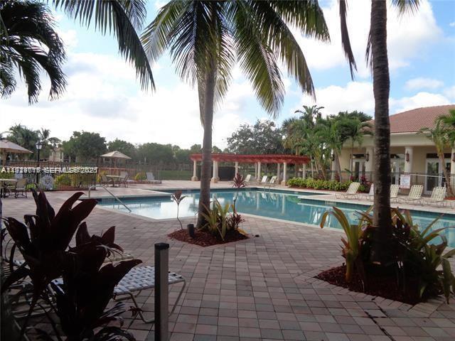 Building Photo - 2442 Centergate Dr