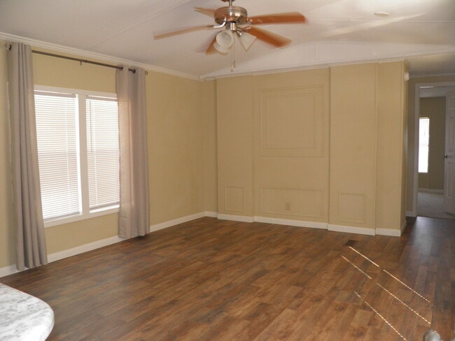 Building Photo - 810 Gibson Rd