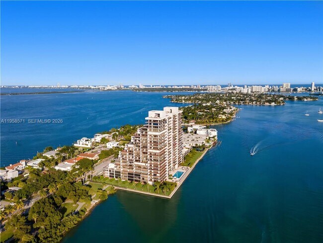 Building Photo - 1000 Venetian Way