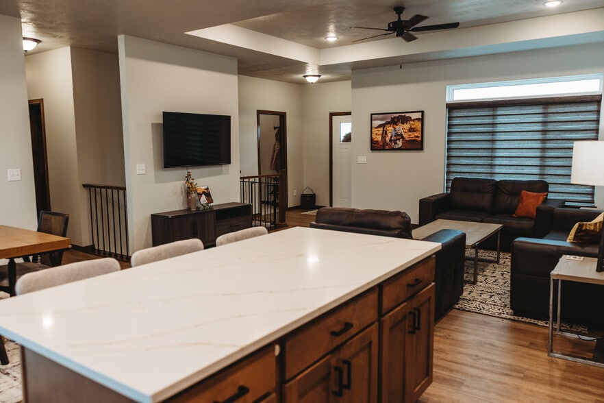 Building Photo - 5513 S Dubuque Ave