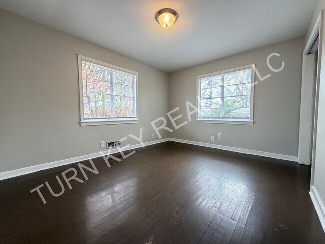 Building Photo - 908 5 Mile Rd