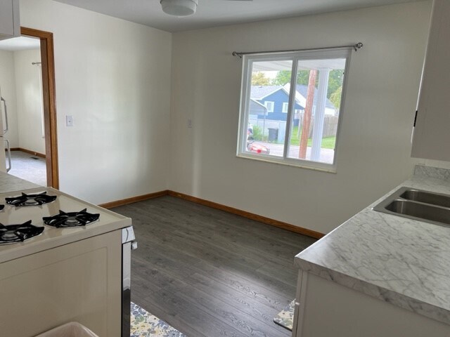 Building Photo - 308 40th St