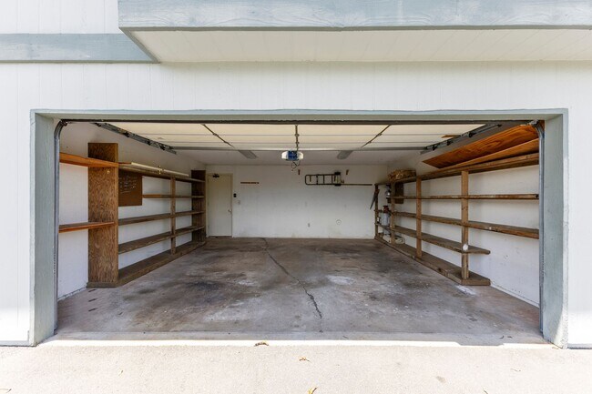 Building Photo - Pet Friendly Pearl City Townhouse with A/C