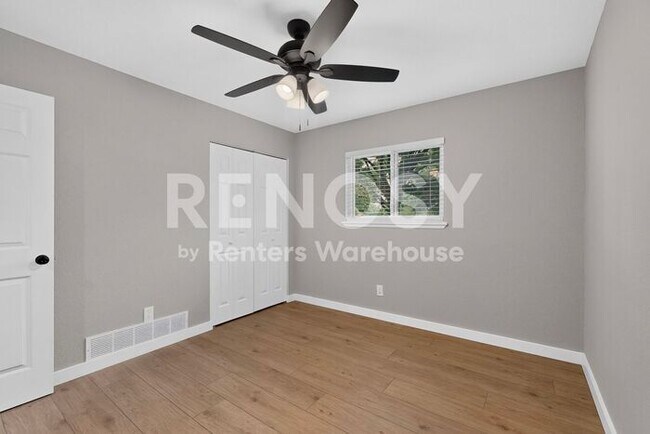 Building Photo - Renovated in Allen Ready to Be Your Home