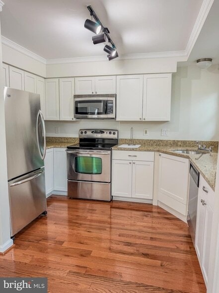 Building Photo - 9504 Brigantine Ln